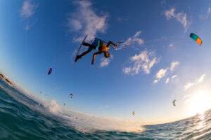 Sztuka Jazdy na Fali: Jak Doskonalić Technikę Kitesurfingu?